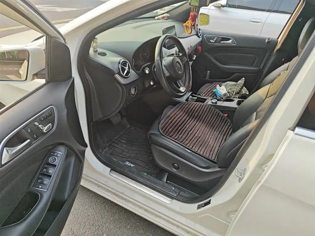 Mercedes-Benz B-Class 2017 — фото 17