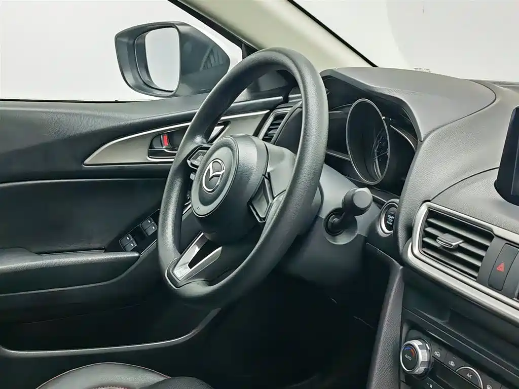 Mazda 3 Axela 2018 — фото 22