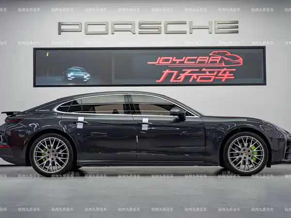 Porsche Panamera 2025