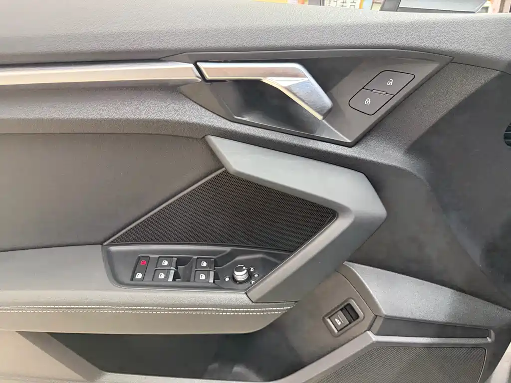 Audi A3 2023 — фото 11