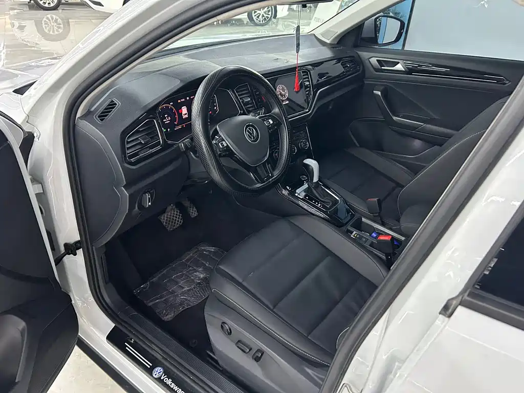 Volkswagen T-Roc 2023