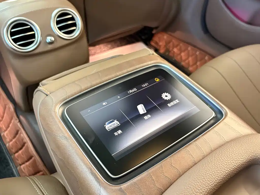 Mercedes-Benz E-Class 2017 — фото 12