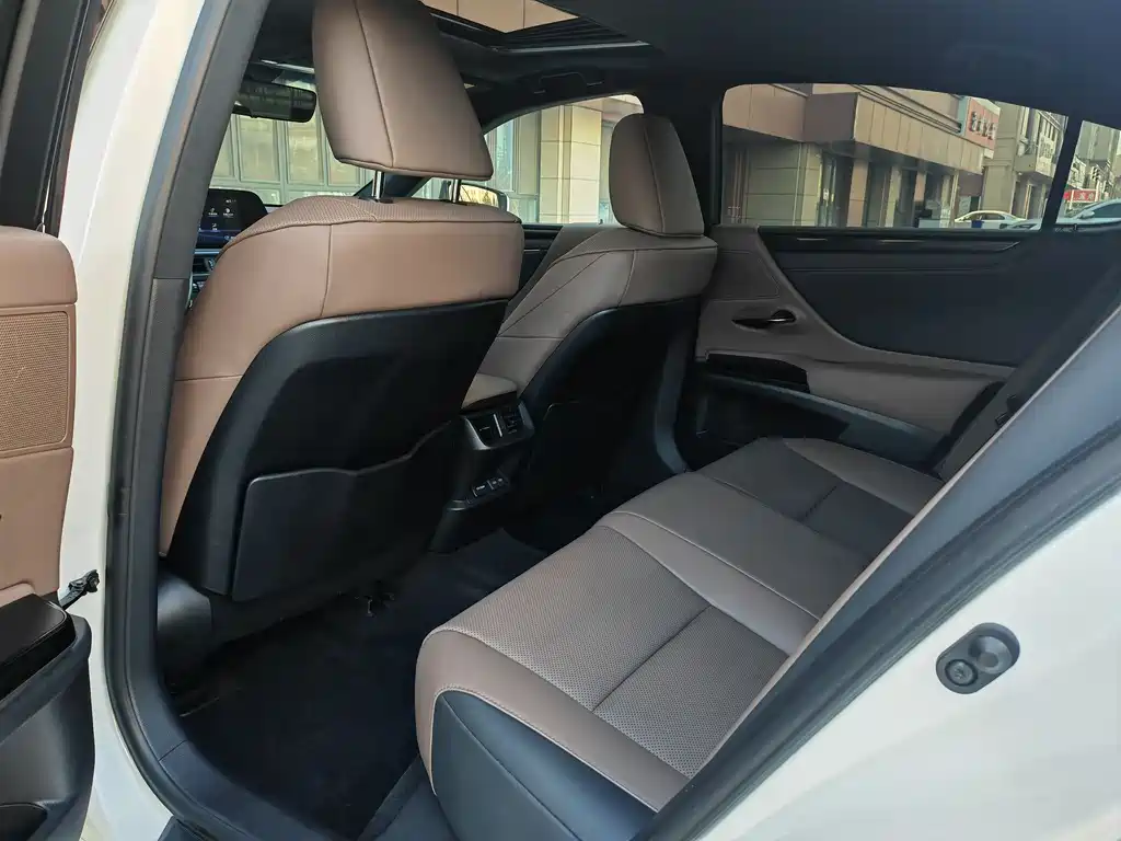 Lexus ES 2022 — фото 10