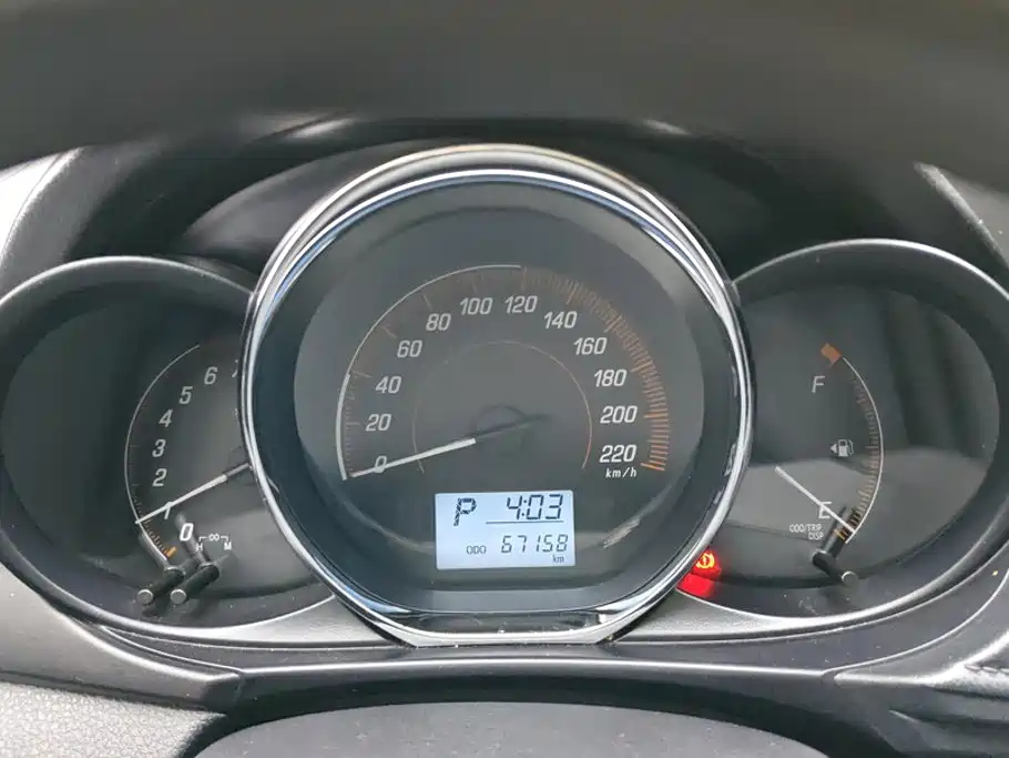 Toyota Yaris L 2021 — фото 14