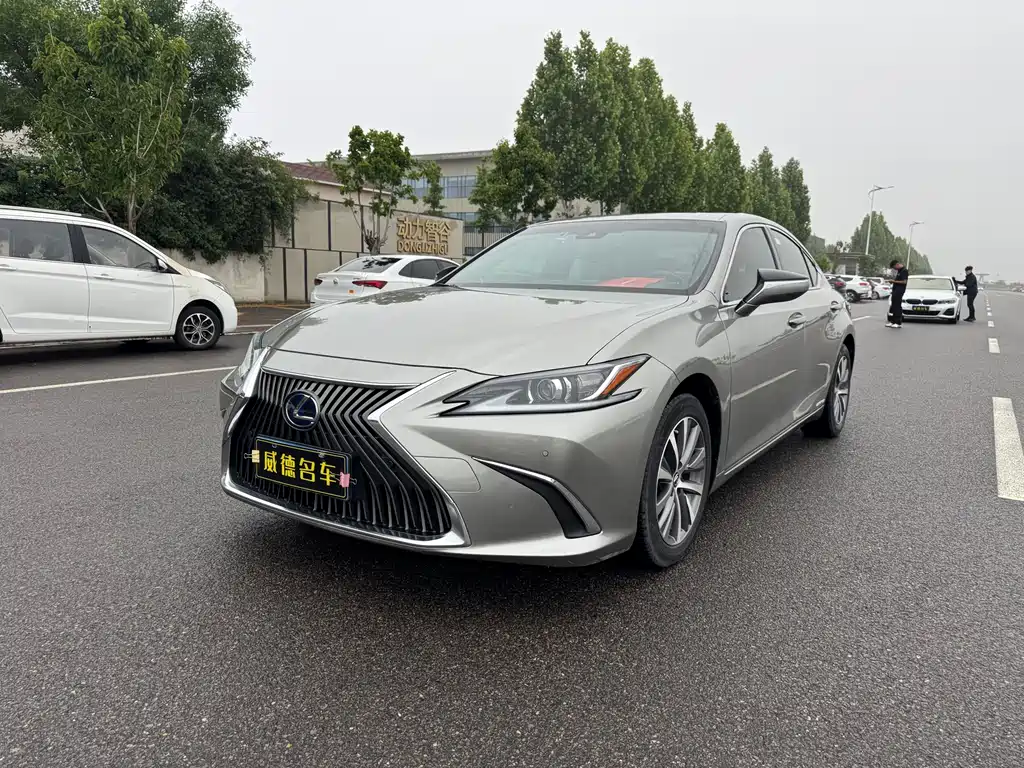 Lexus ES 2021 — фото 1