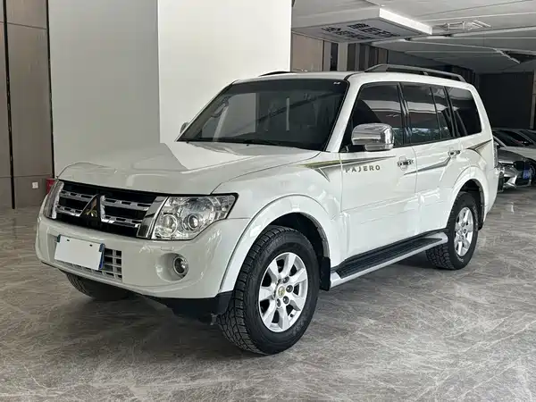 Mitsubishi Pajero 2012