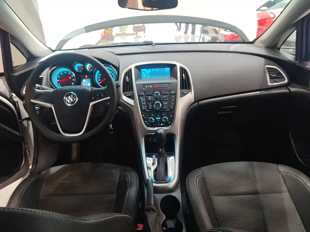 Buick Excelle 2015 — фото 10