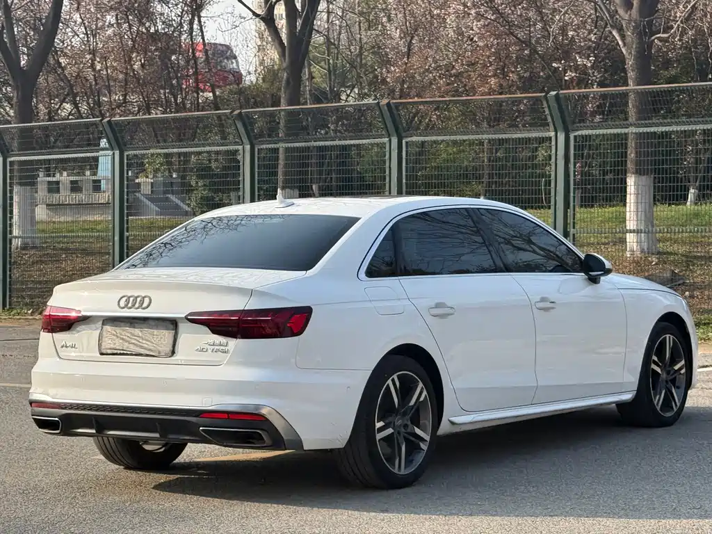 Audi A4L 2021 — фото 12