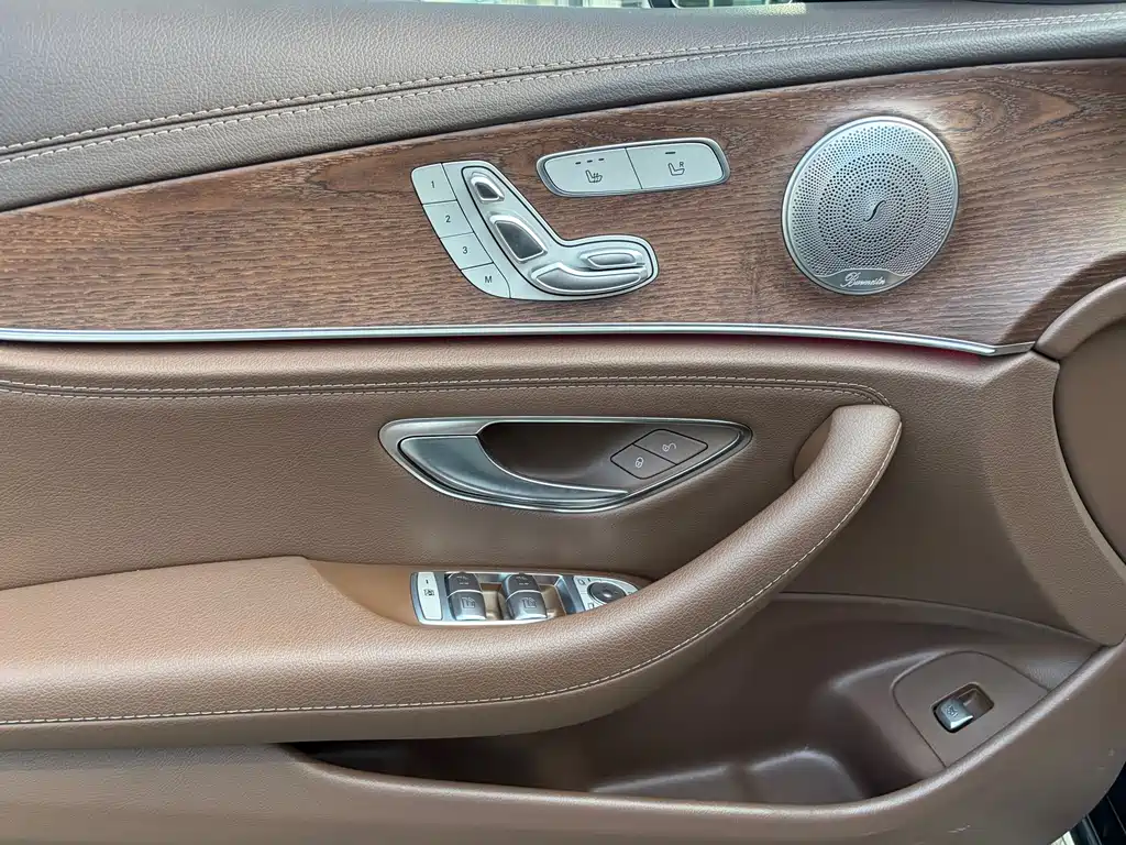 Mercedes-Benz E-Class 2023 — фото 8