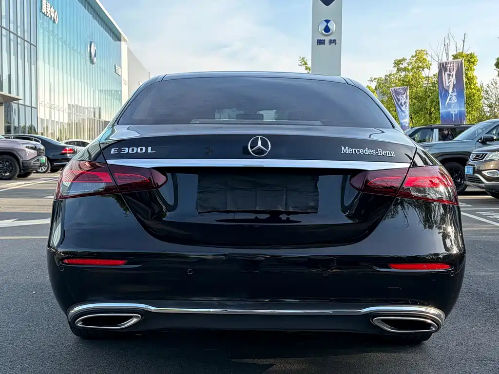 Mercedes-Benz E-Class 2023 — фото 17
