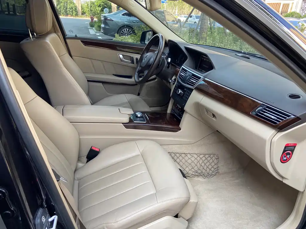 Mercedes-Benz E-Class 2013 — фото 17