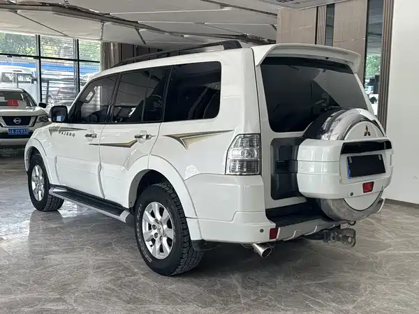 Mitsubishi Pajero 2012