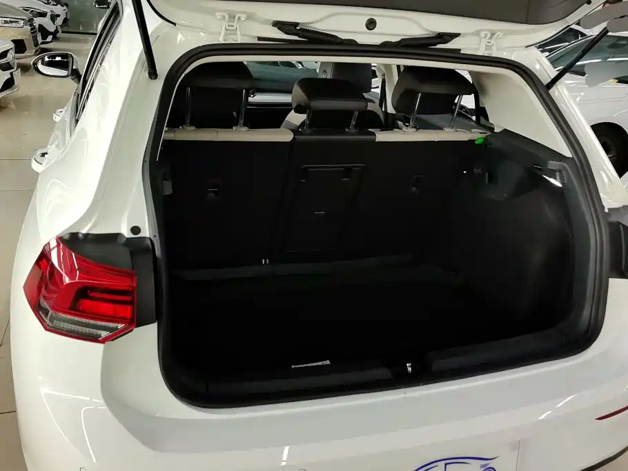 Volkswagen Golf 2021