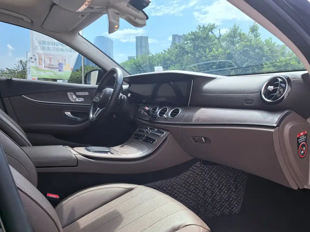 Mercedes-Benz E-Class 2020 — фото 27