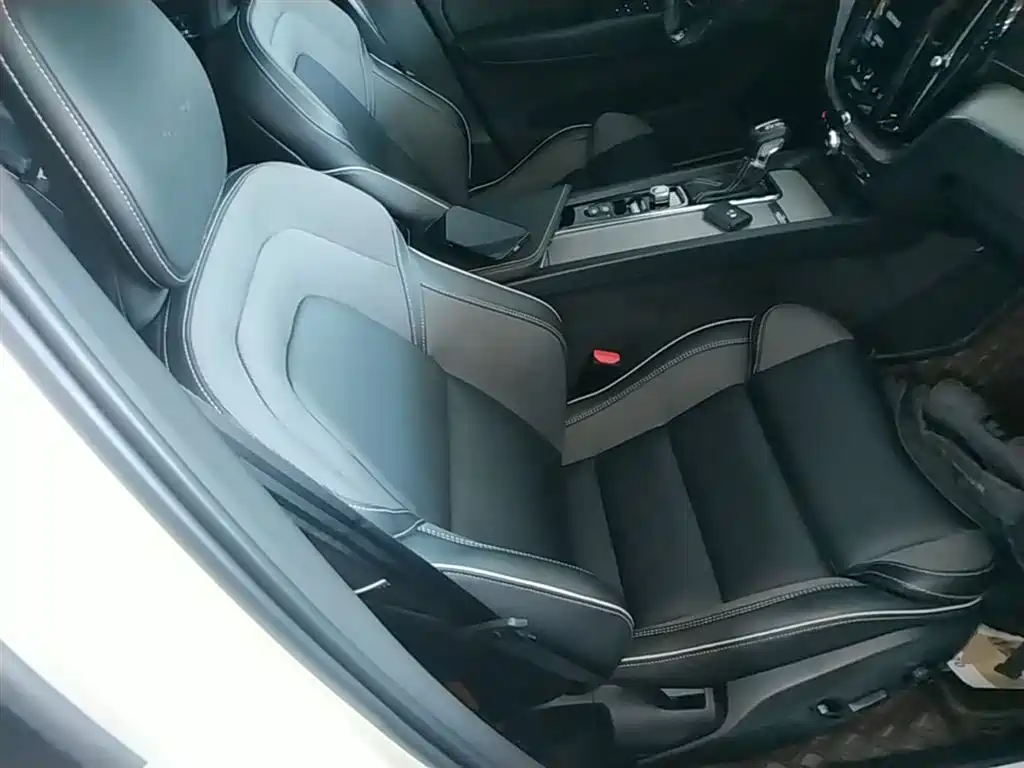 Volvo XC60 2020 — фото 25