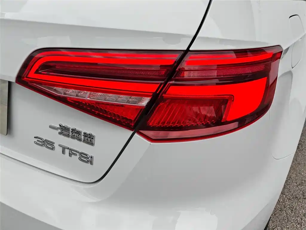 Audi A3 2019 — фото 13