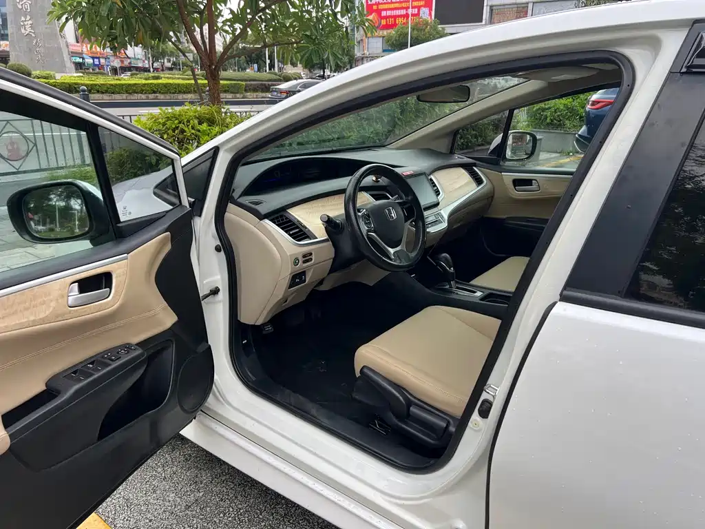 Honda Jade 2016 — фото 15