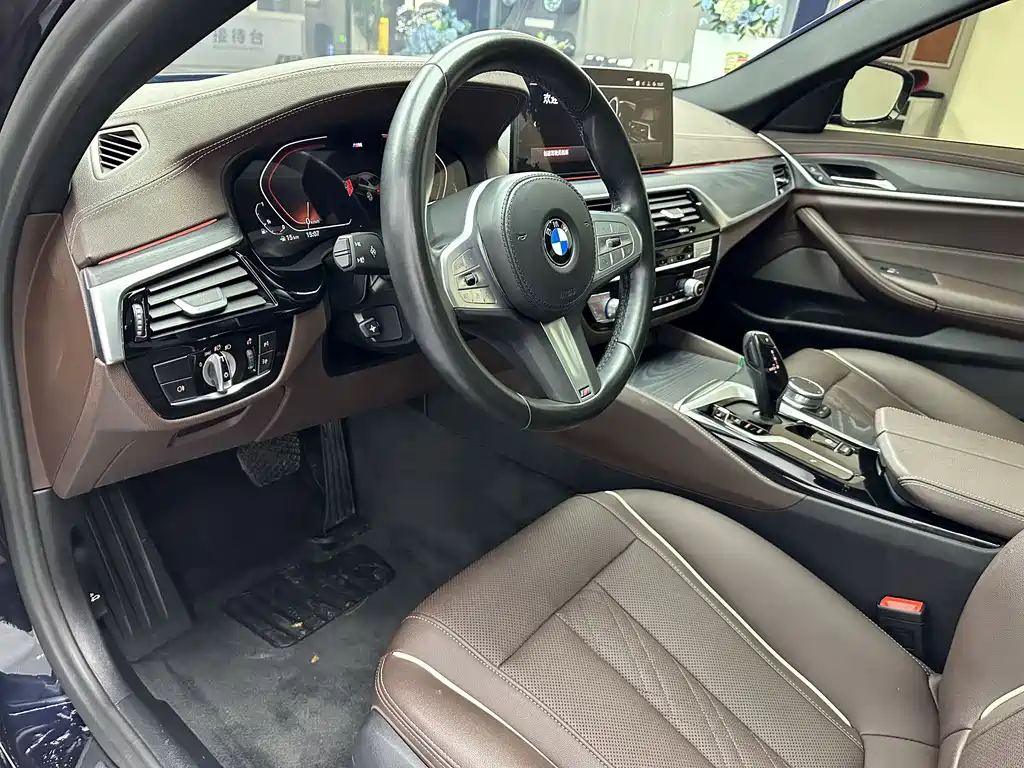BMW 5 Series 2023 — фото 12