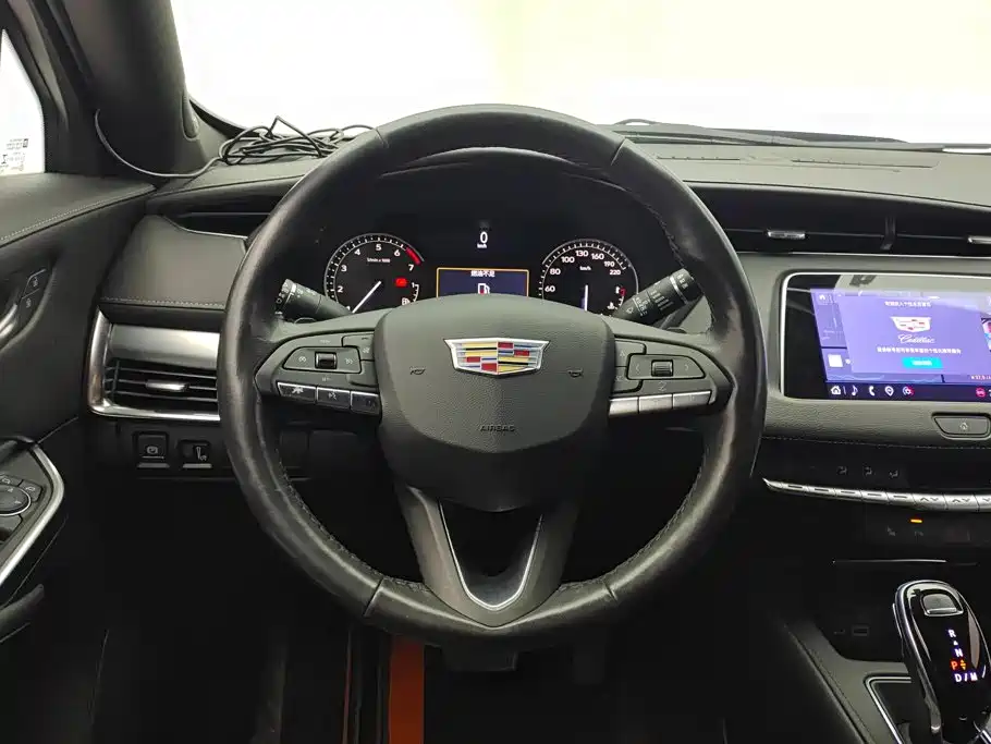 Cadillac XT4 2021 — фото 15