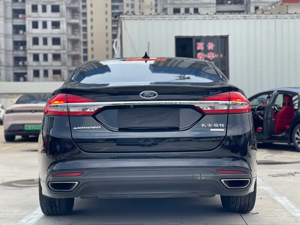 Ford Mondeo 2017 — фото 19