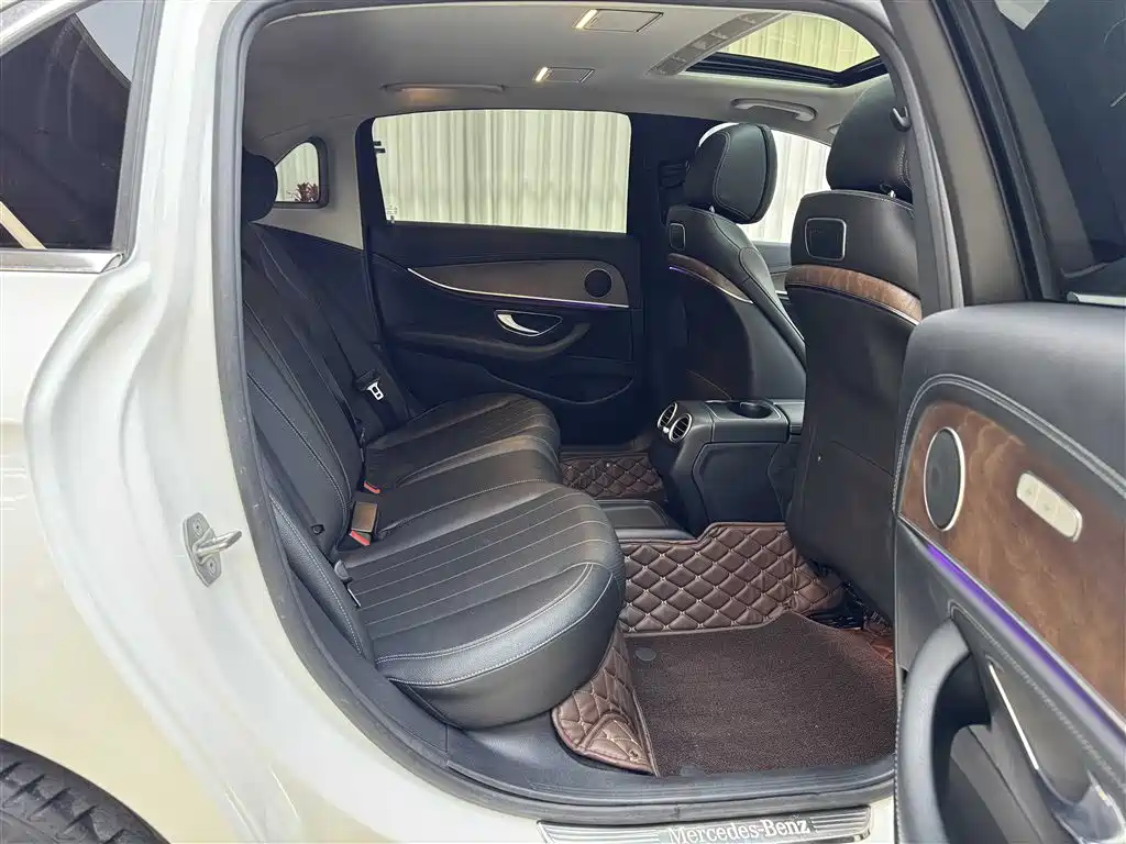 Mercedes-Benz E-Class 2018 — фото 13