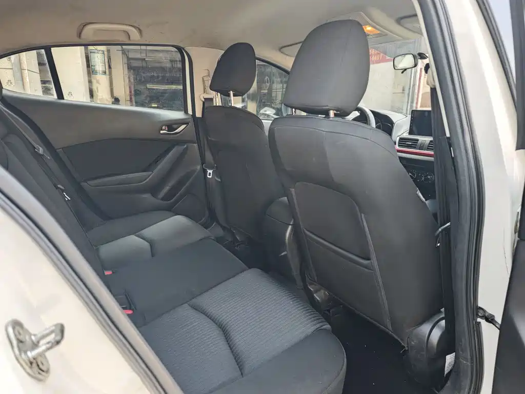 Mazda 3 Angkesela 2015