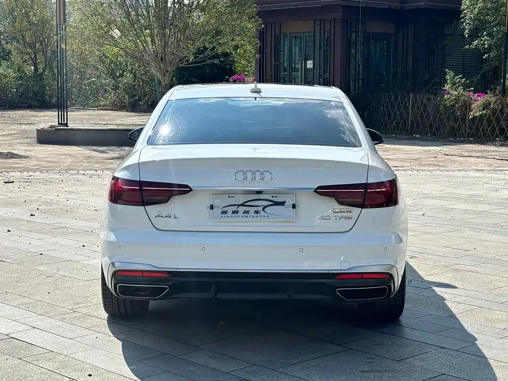Audi A4L 2022 — фото 9