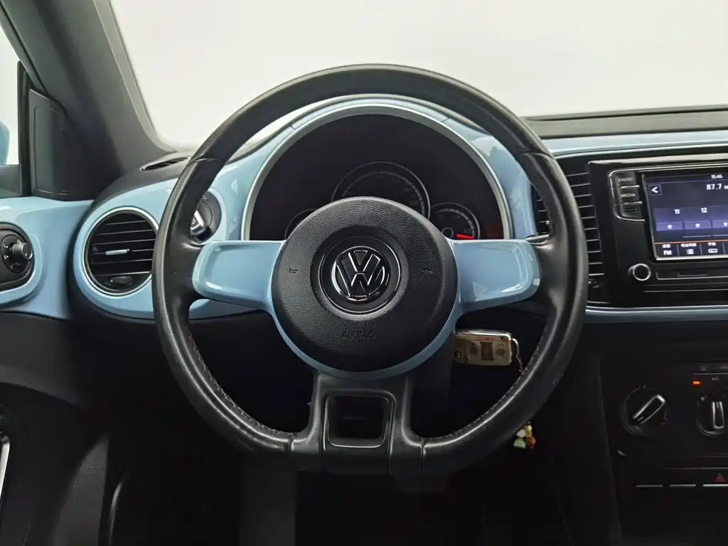Volkswagen Beetle 2016 — фото 11