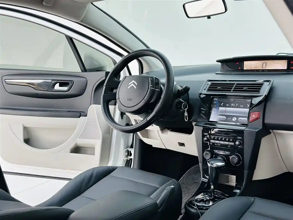 Citroen C-Quatre 2015 — фото 15
