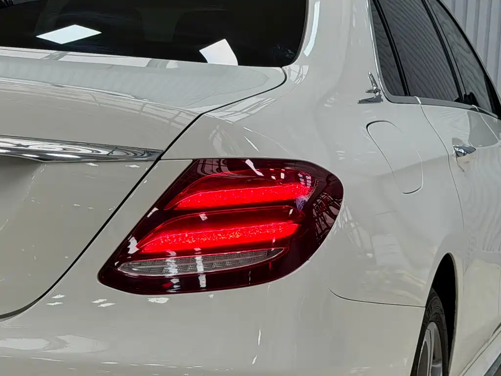 Mercedes-Benz E-Class 2019 — фото 10