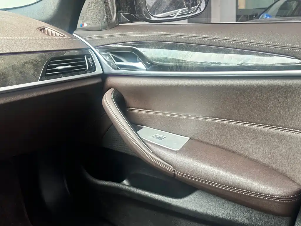 BMW 5 Series 2020 — фото 15