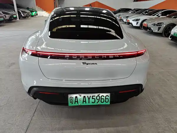 Porsche Taycan 2021