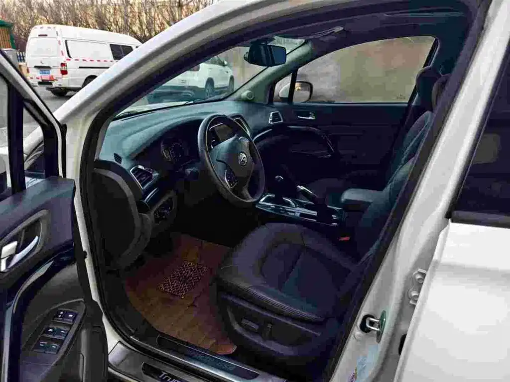 GAC Trumpchi GS4 2016 — фото 4