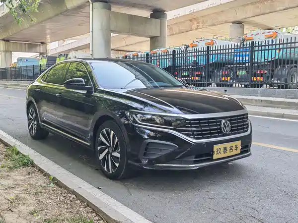 Volkswagen Passat 2025