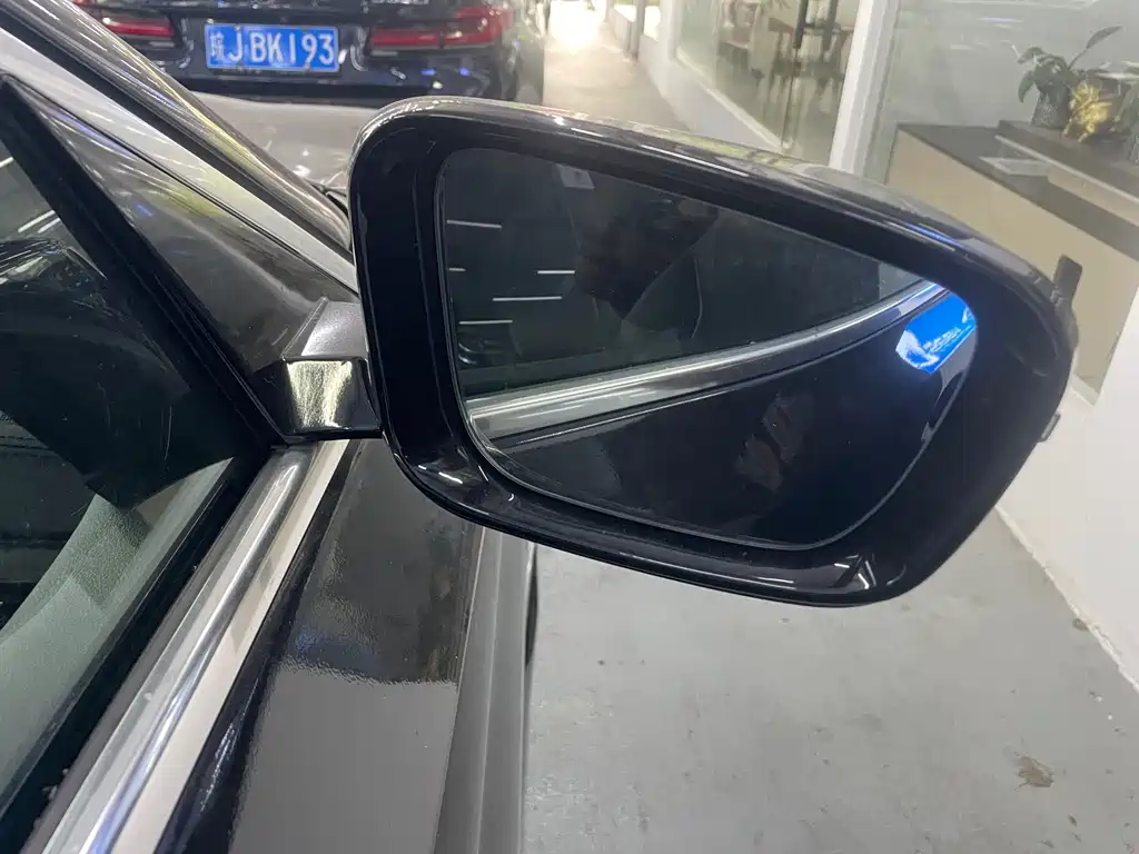 BMW 5 Series 2019 — фото 11