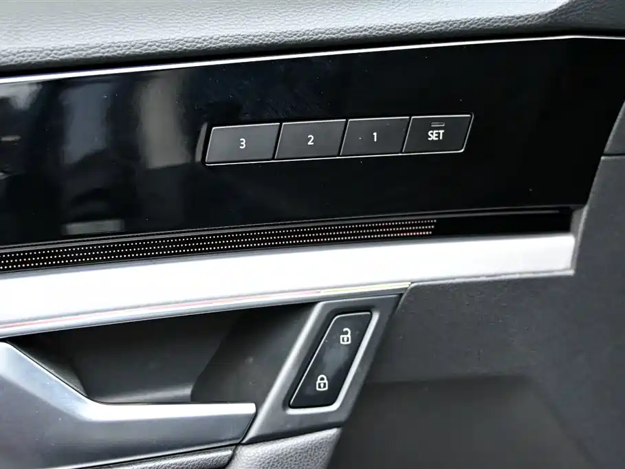 Volkswagen Touareg 2021 — фото 24