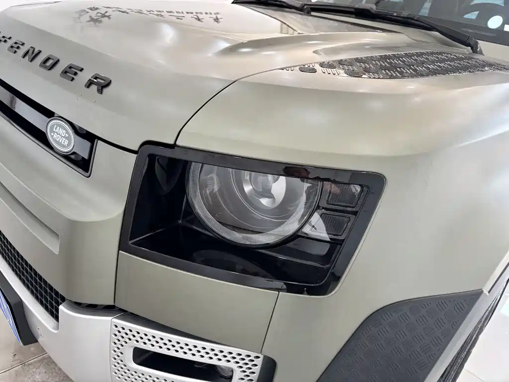 Land Rover Defender 2023 — фото 8