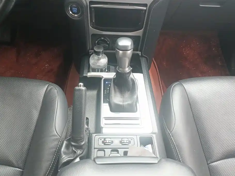 Toyota Prado 2019 — фото 16