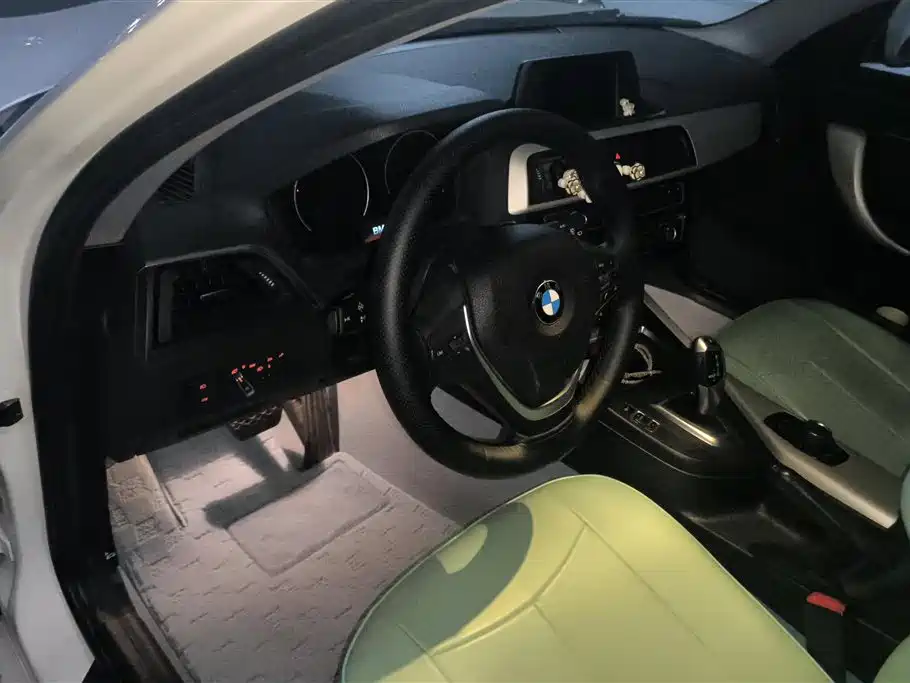 BMW 1 Series 2018 — фото 12