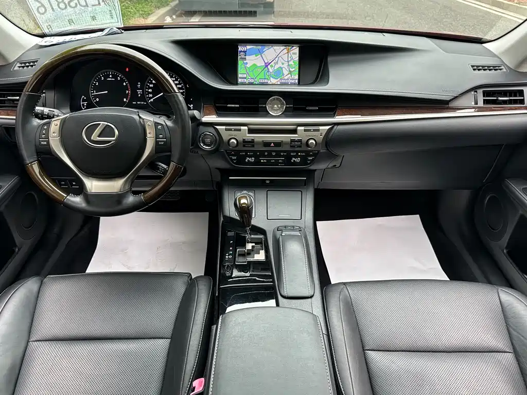 Lexus ES 2014 — фото 19