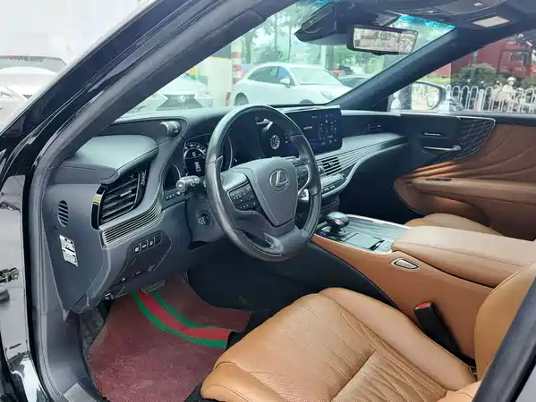 Lexus LS 2021