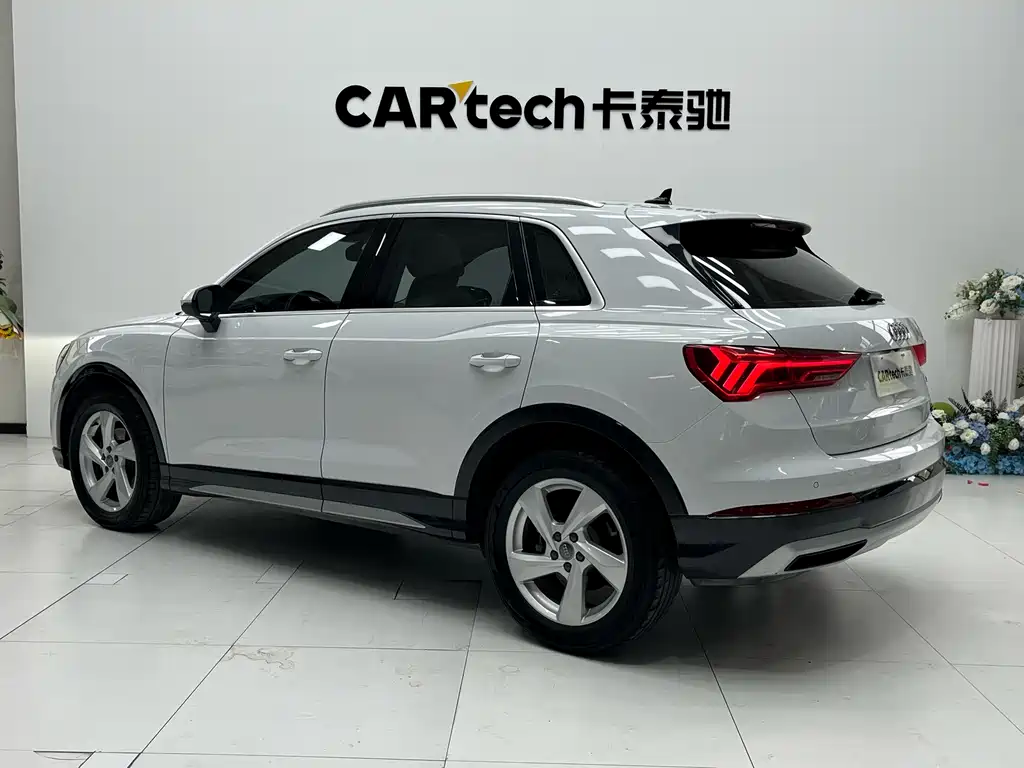 Audi Q3 2019 — фото 10
