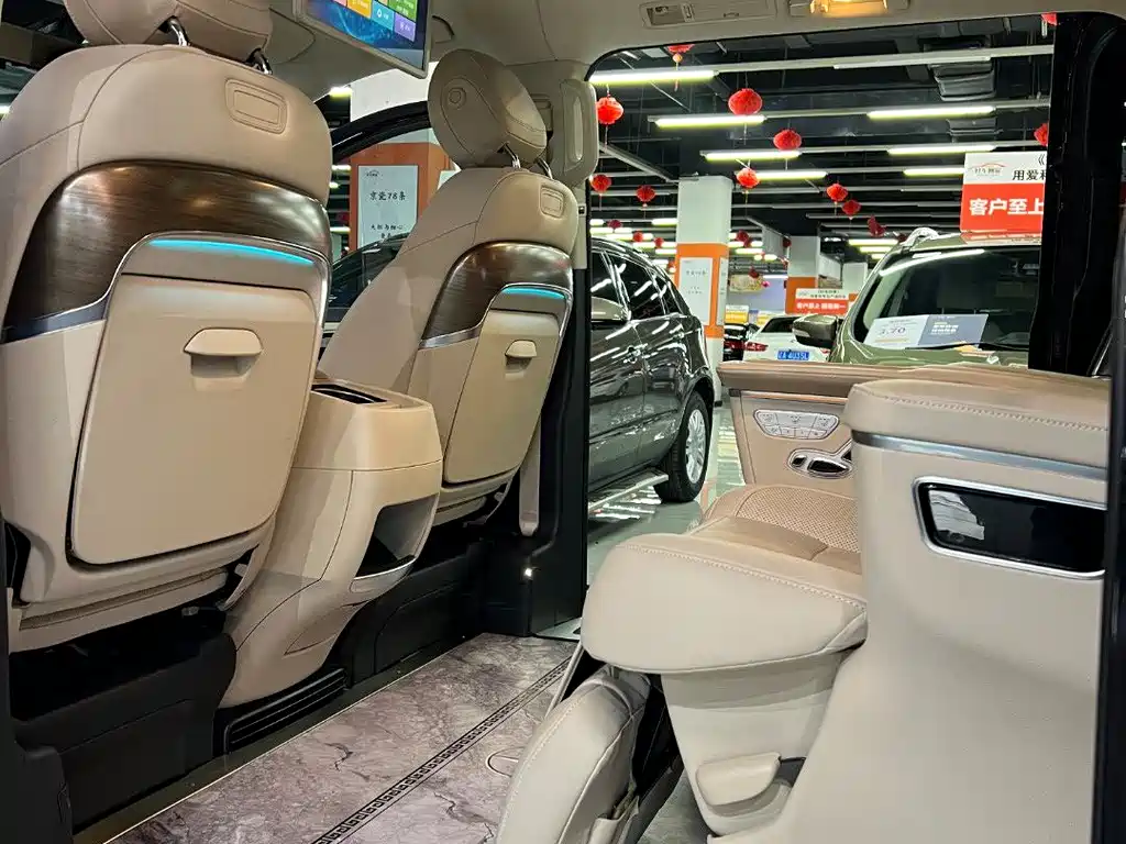 Mercedes-Benz V-Class 2023 — фото 14