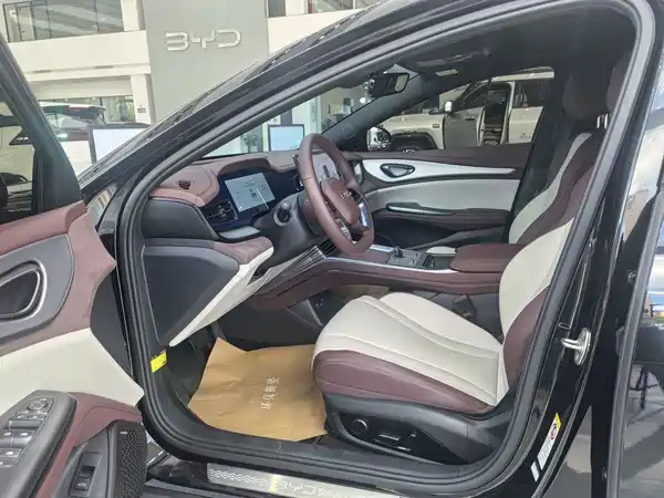BYD Seal 07 DM-i 2024
