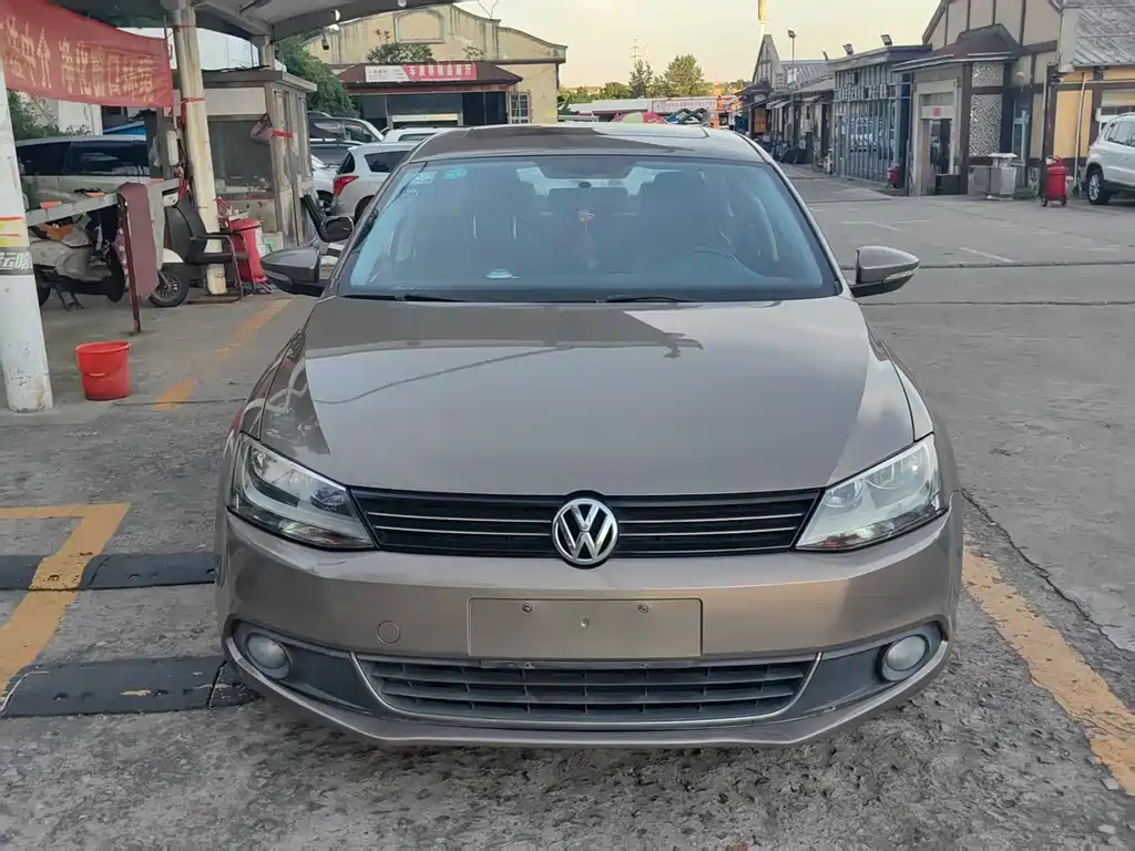 Volkswagen Sagitar 2013