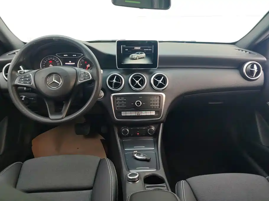 Mercedes-Benz A-Class 2016 — фото 12