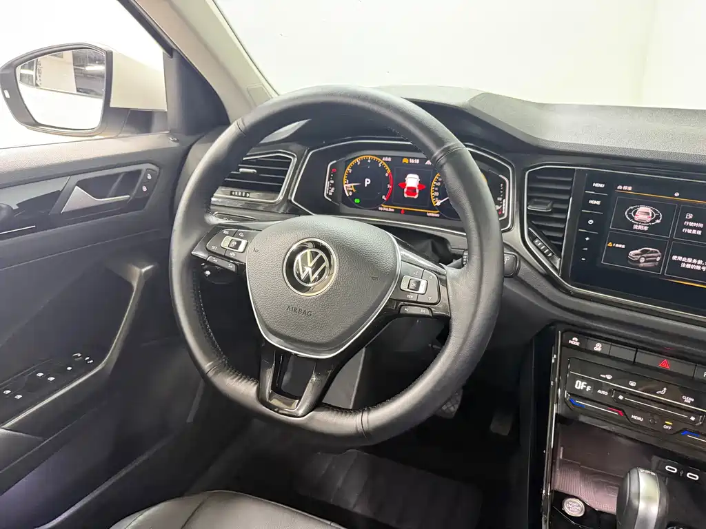 Volkswagen T-Roc 2023 — фото 12