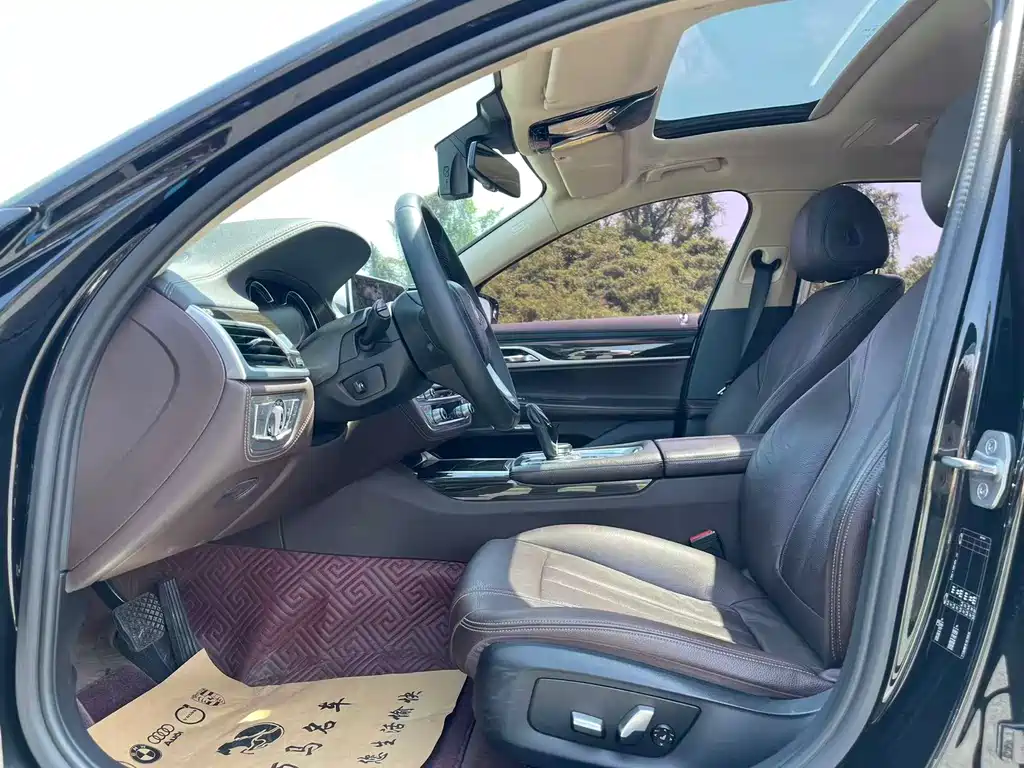 BMW 7 Series 2017 — фото 12