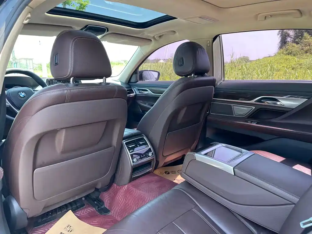 BMW 7 Series 2017 — фото 15