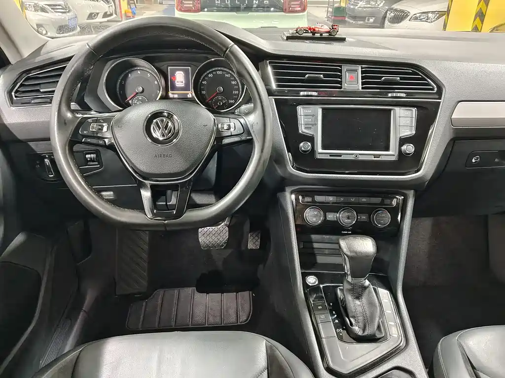 Volkswagen Tiguan L 2017 — фото 11